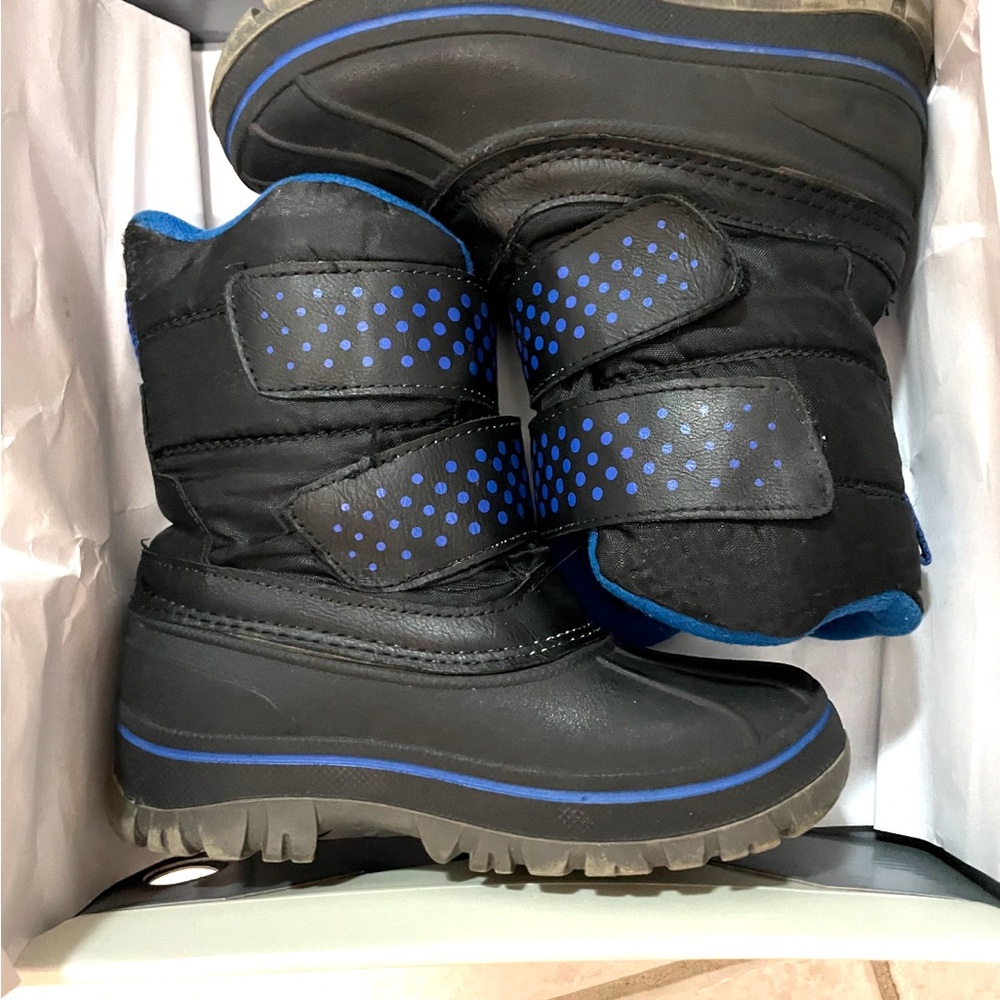 Cougar toddler size 10 Waterproof snow boots like a new condition